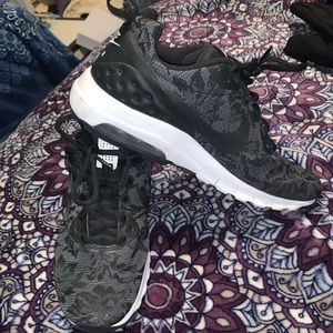 Woman’s size 8 Nike air